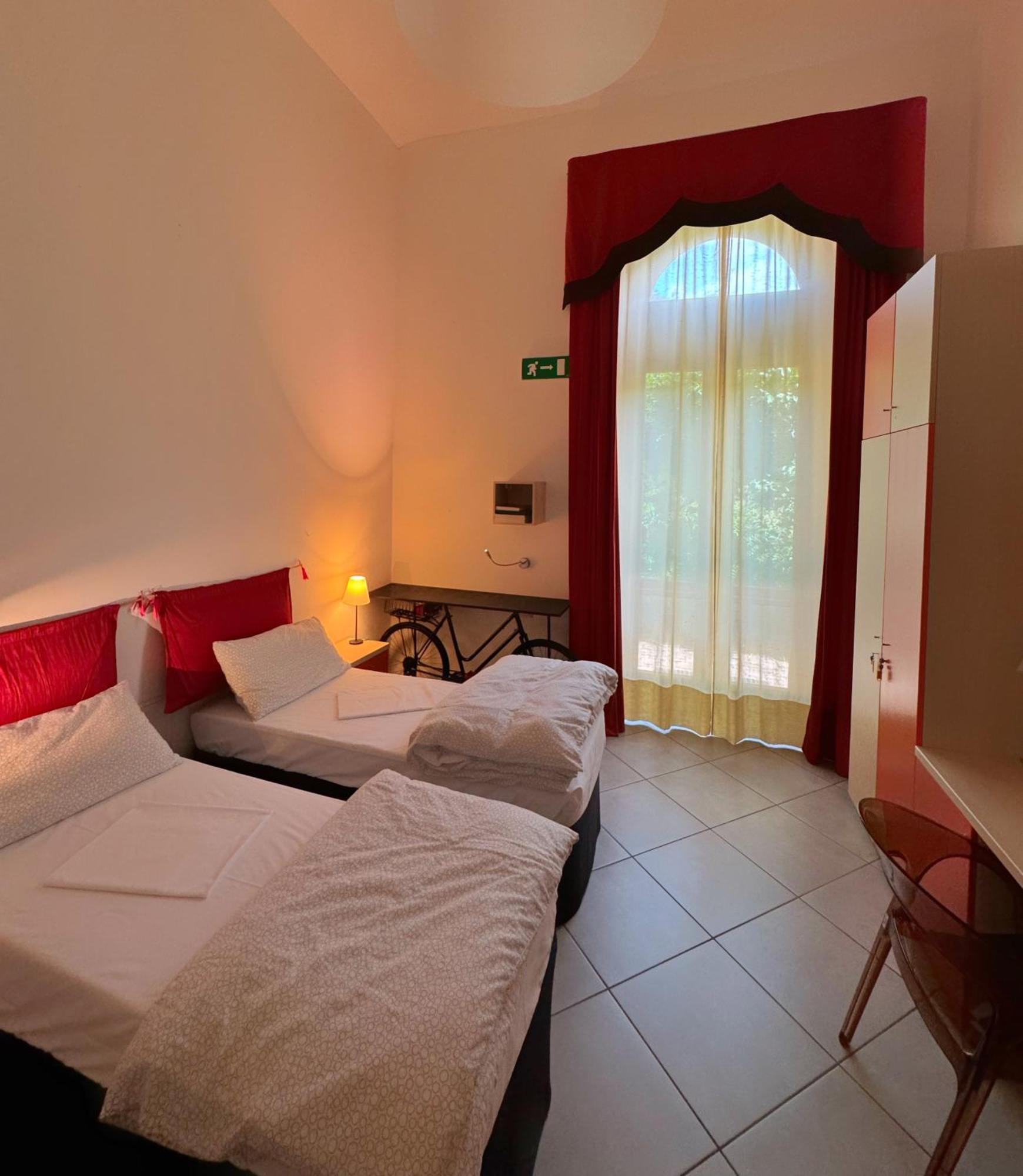 Auberge De La Gare - Dortoir & Ostello Hone Екстер'єр фото